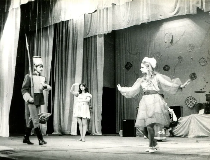 5КП 26223. Сцена из спектакля Елочка-золотая иголочка. 1980 гг