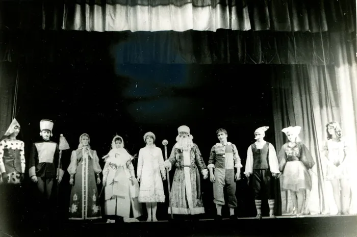 6КП 26228. Сцена из спектакля Елочка-золотая иголочка. 1980 гг