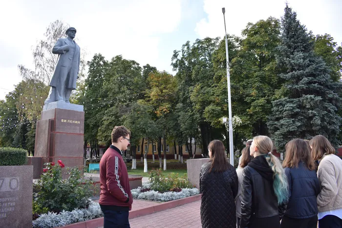 У памятника В.И. Ленину.JPG