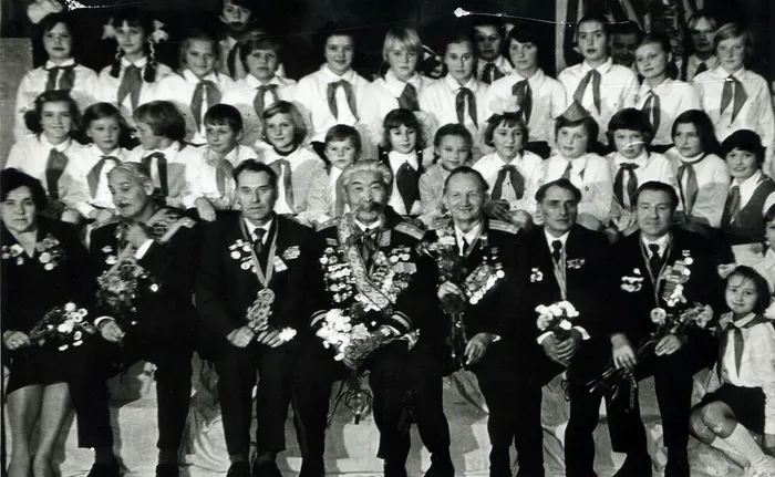 КП 15554. Чуев Н.Я. с однополчанами. Литва, 1989 г.